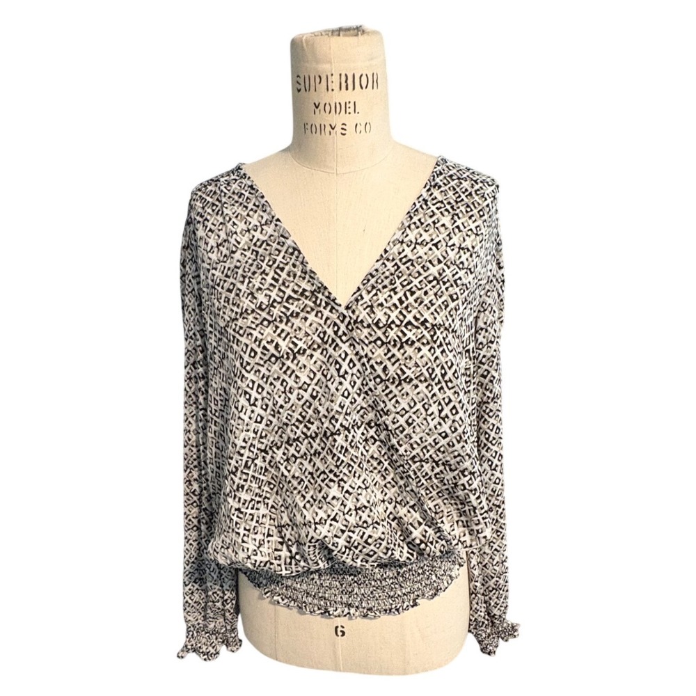 NWT Alex & Lili Women Geometric VNeck Long Sleeve Smocked Waist Blouse Top Small
